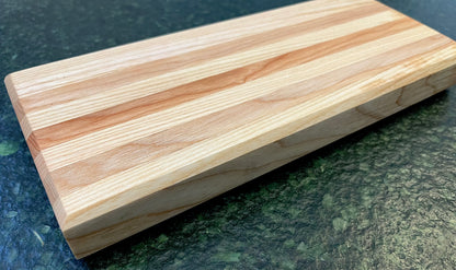 Planche à découper en bois de fil, frêne recyclé des Hauts de France