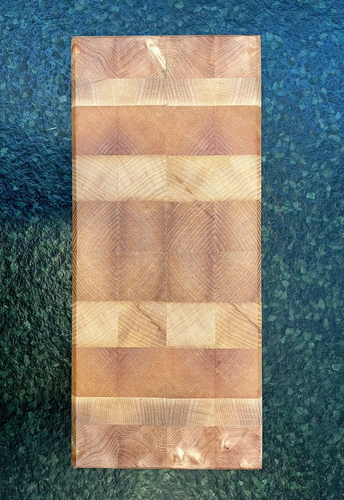 Planche à découper en bois de bout (8 variantes disponibles)