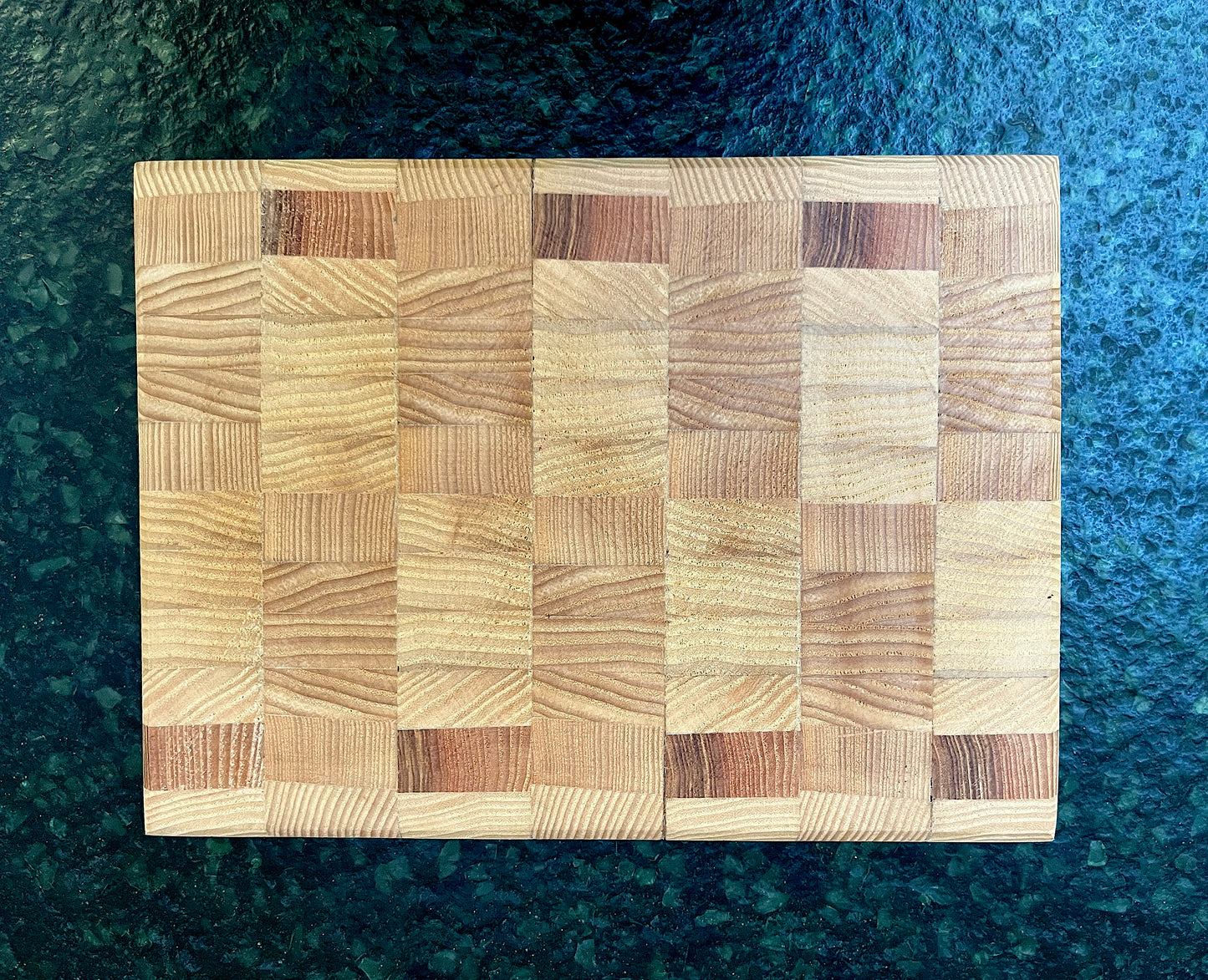 Planche à découper en bois de bout (8 variantes disponibles)
