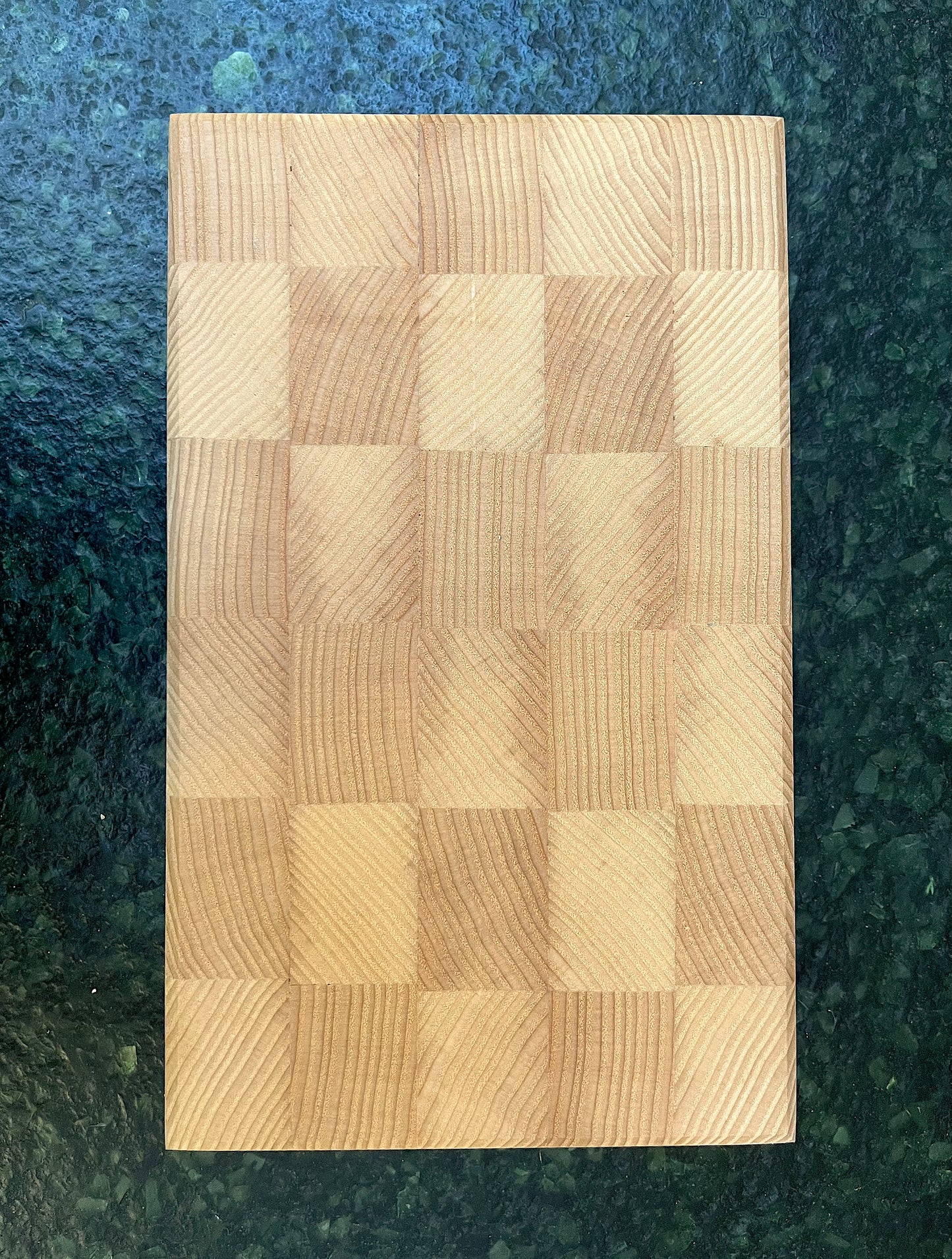 Planche à découper en bois de bout (8 variantes disponibles)