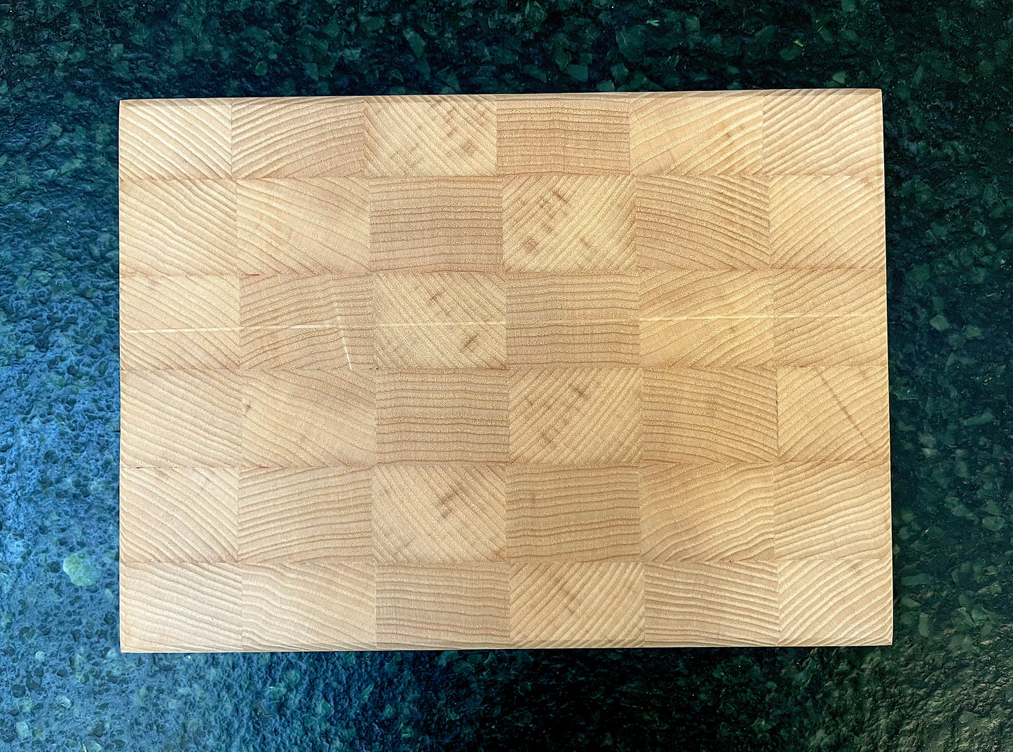 Planche à découper en bois de bout (8 variantes disponibles)