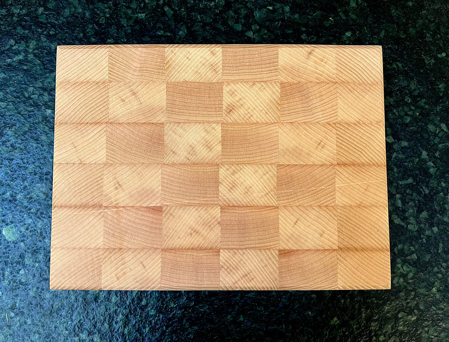 Planche à découper en bois de bout (8 variantes disponibles)