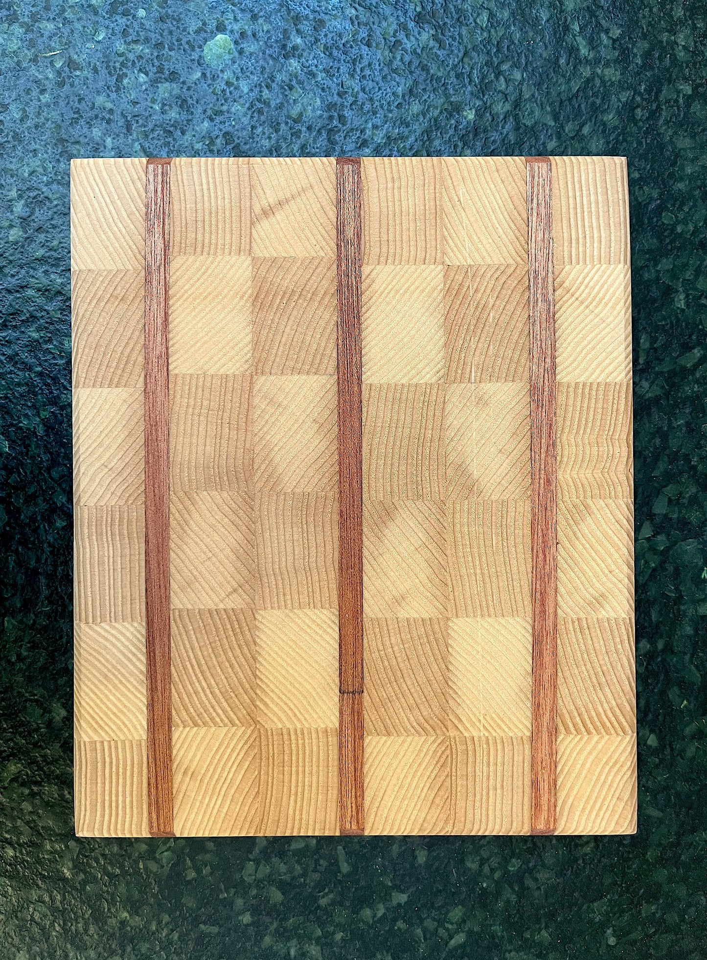 Planche à découper en bois de bout (8 variantes disponibles)