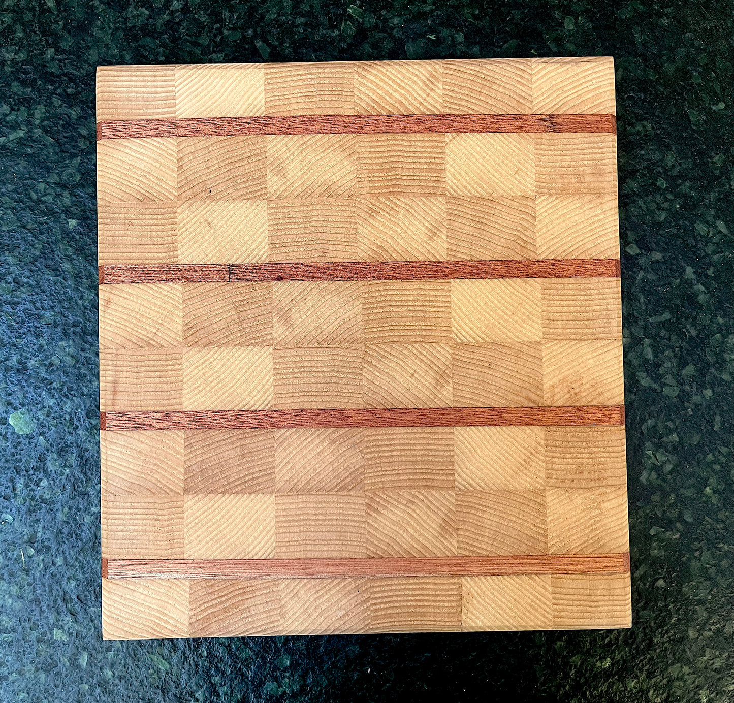 Planche à découper en bois de bout (8 variantes disponibles)
