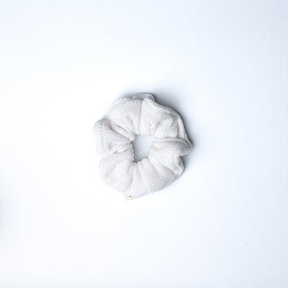 Chouchou Scrunchie – Accessoire cheveux uni ou à motifs
