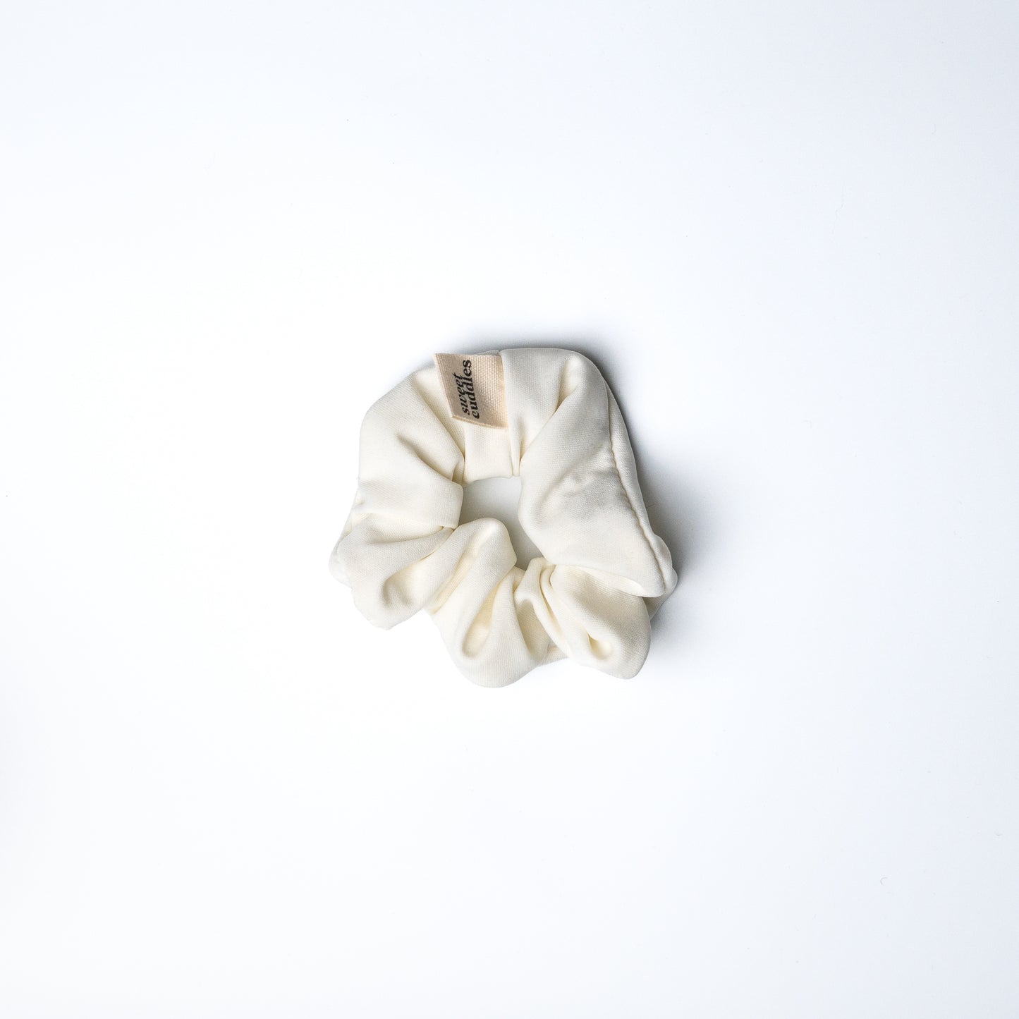 Chouchou Scrunchie – Accessoire cheveux uni ou à motifs