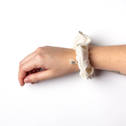 Chouchou Scrunchie – Accessoire cheveux uni ou à motifs