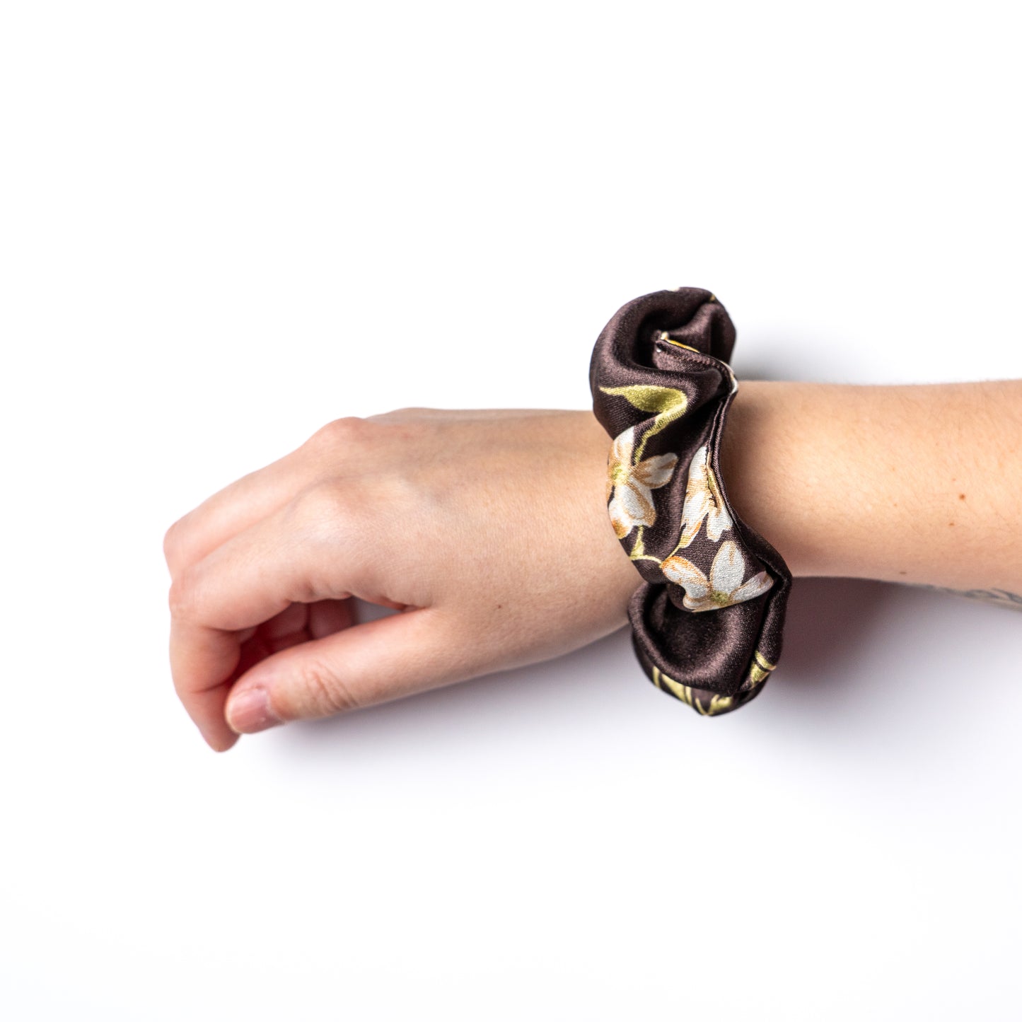 Chouchou Scrunchie – Accessoire cheveux uni ou à motifs