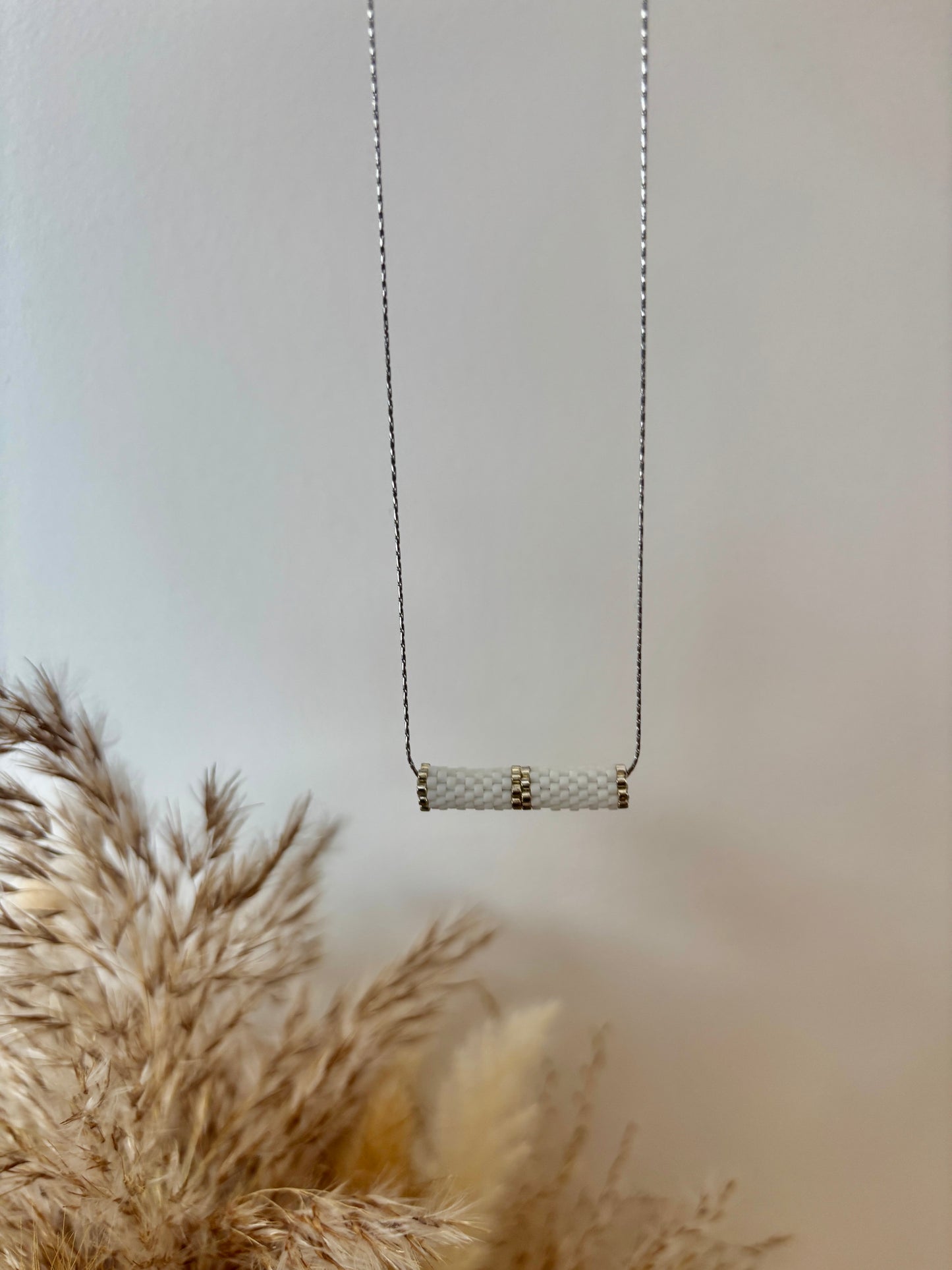 Collier rond doré et blanc