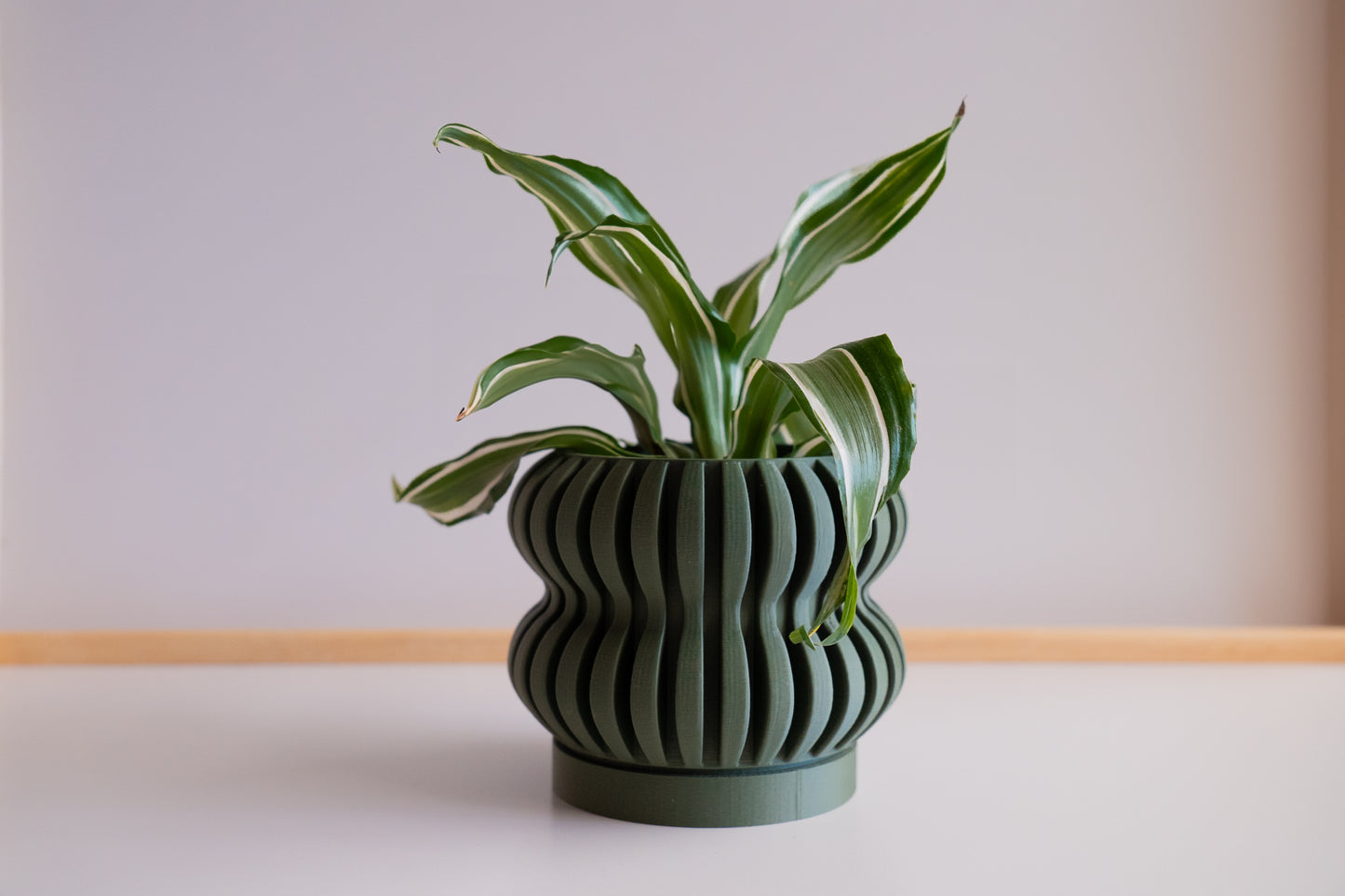 Vase "Jungle" Vert en Bois Recyclé avec Récupérateur - Imprimé en 3D pour Petites Plantes